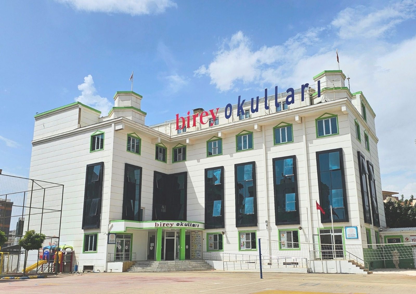 Şanlıurfa Karaköprü Birey İlkokul ve Ortaokul kampüsü